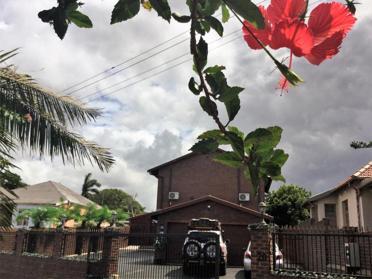 The Travel Inn Durban Bagian luar foto